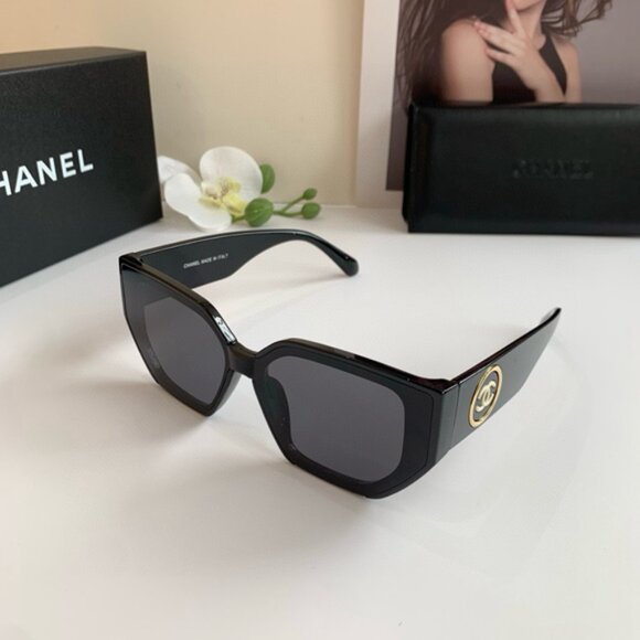 CHANEL Women's Black Sunglasses - Picture 1 of 7